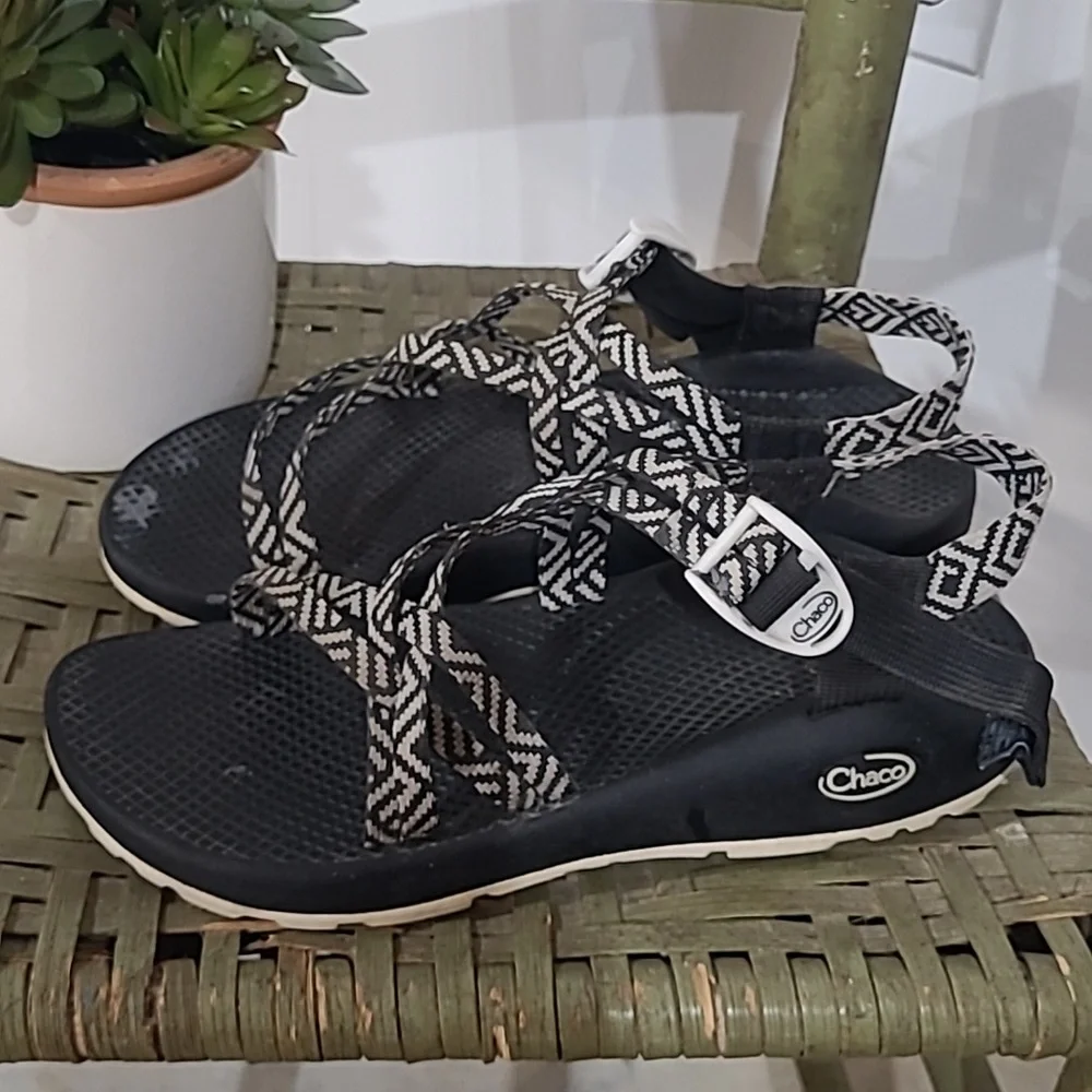 Chaco's Womens ZX1 Black White Patterned Classic Sport Sandals Size 9 - Picture 2 of 8